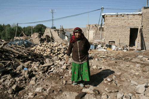 تعداد مصدومان زلزله خوی به ۵۸۰ نفر رسید